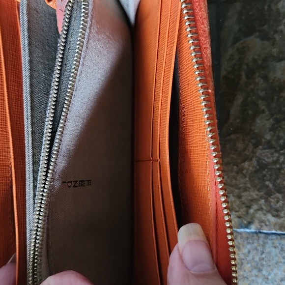 FENDI ORANGE LEATHER VITELLO ELITE ZIP AROUND WALLET EUC! Stunning! - Picture 5 of 6